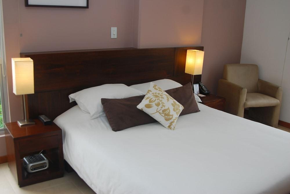 Cyan Suites Poblado By Mde Bnb Medellín Extérieur photo