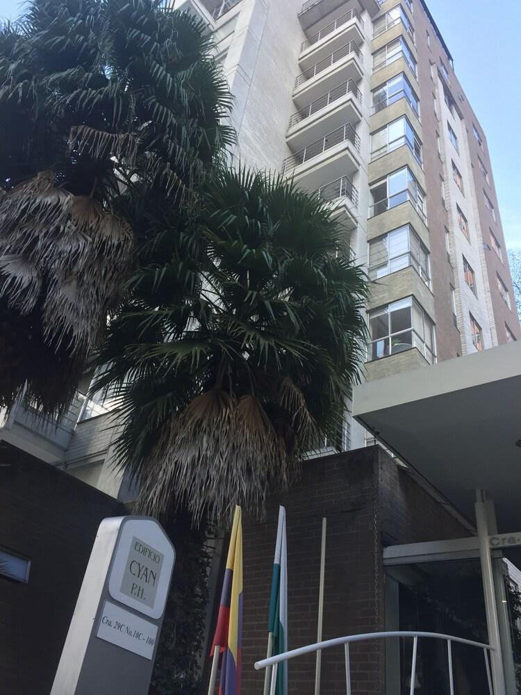 Cyan Suites Poblado By Mde Bnb Medellín Extérieur photo