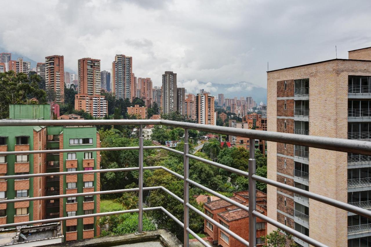 Cyan Suites Poblado By Mde Bnb Medellín Extérieur photo