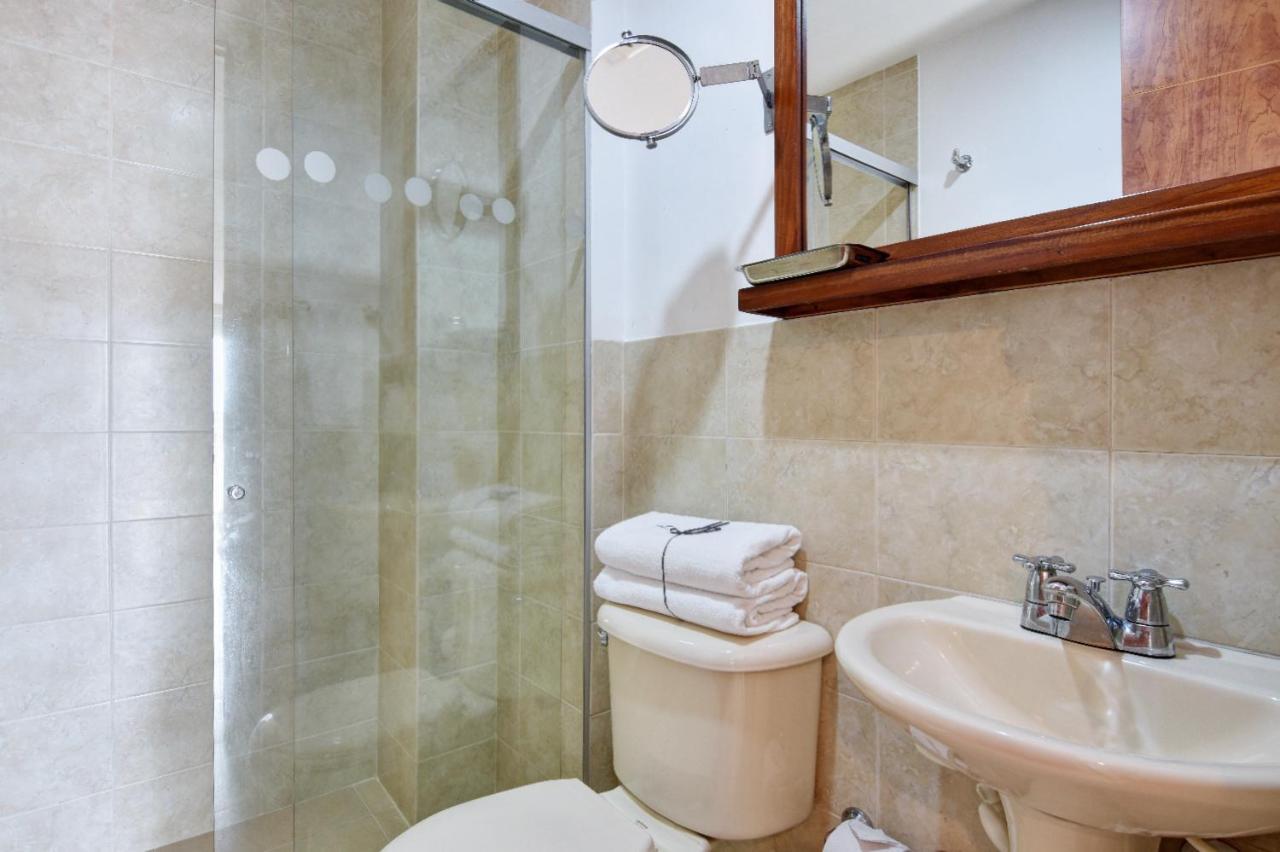 Cyan Suites Poblado By Mde Bnb Medellín Extérieur photo