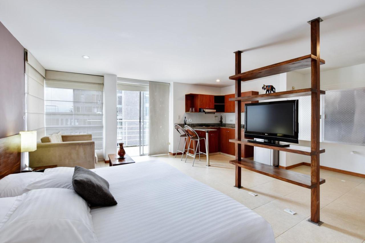 Cyan Suites Poblado By Mde Bnb Medellín Extérieur photo