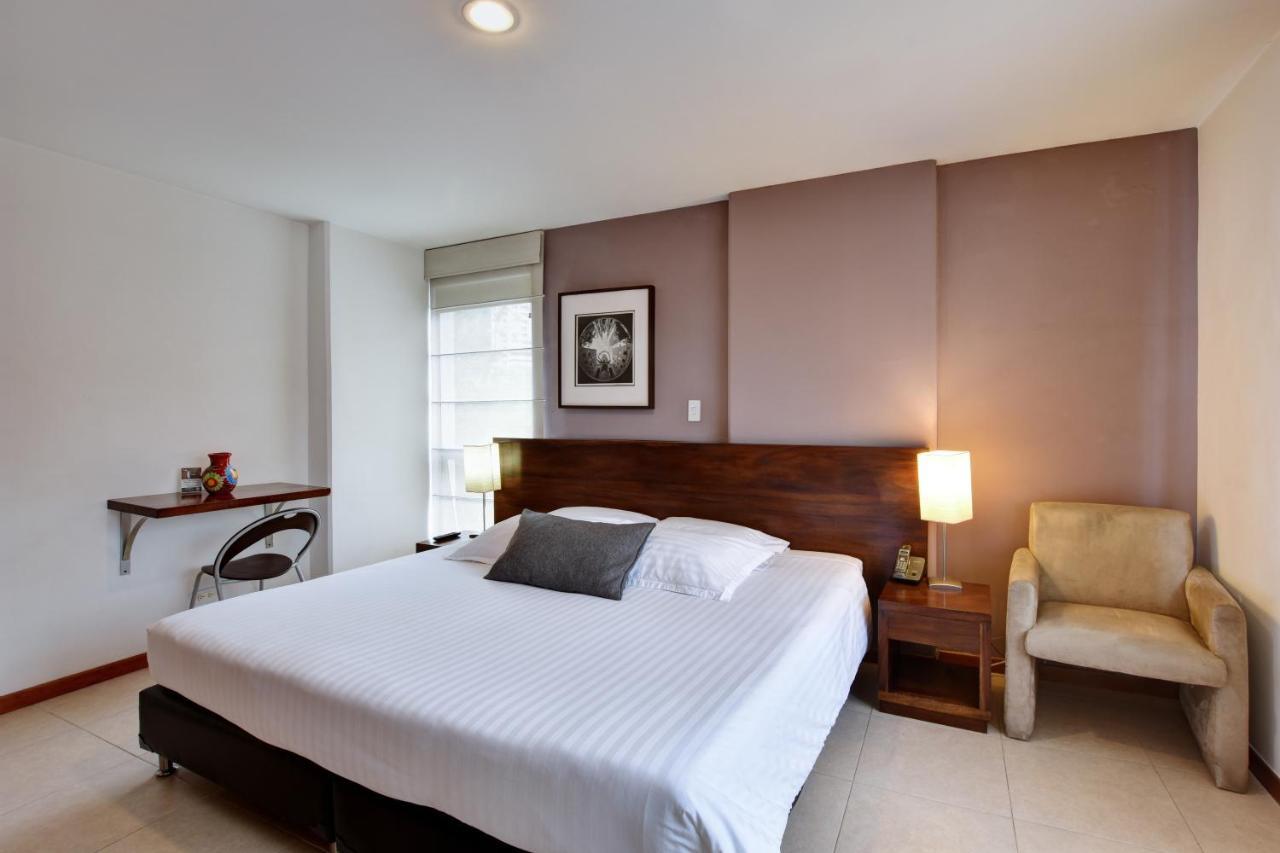 Cyan Suites Poblado By Mde Bnb Medellín Extérieur photo