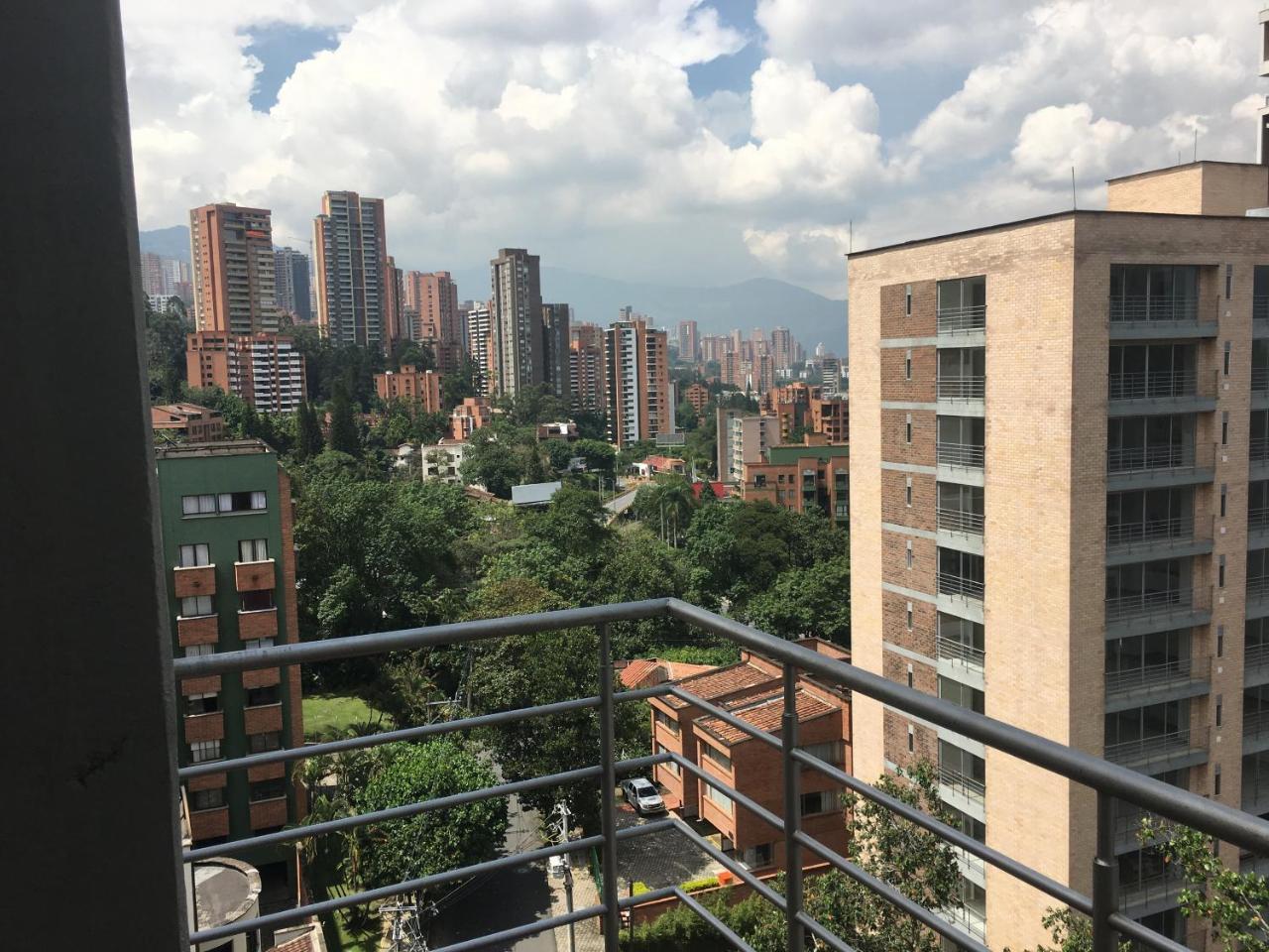 Cyan Suites Poblado By Mde Bnb Medellín Extérieur photo