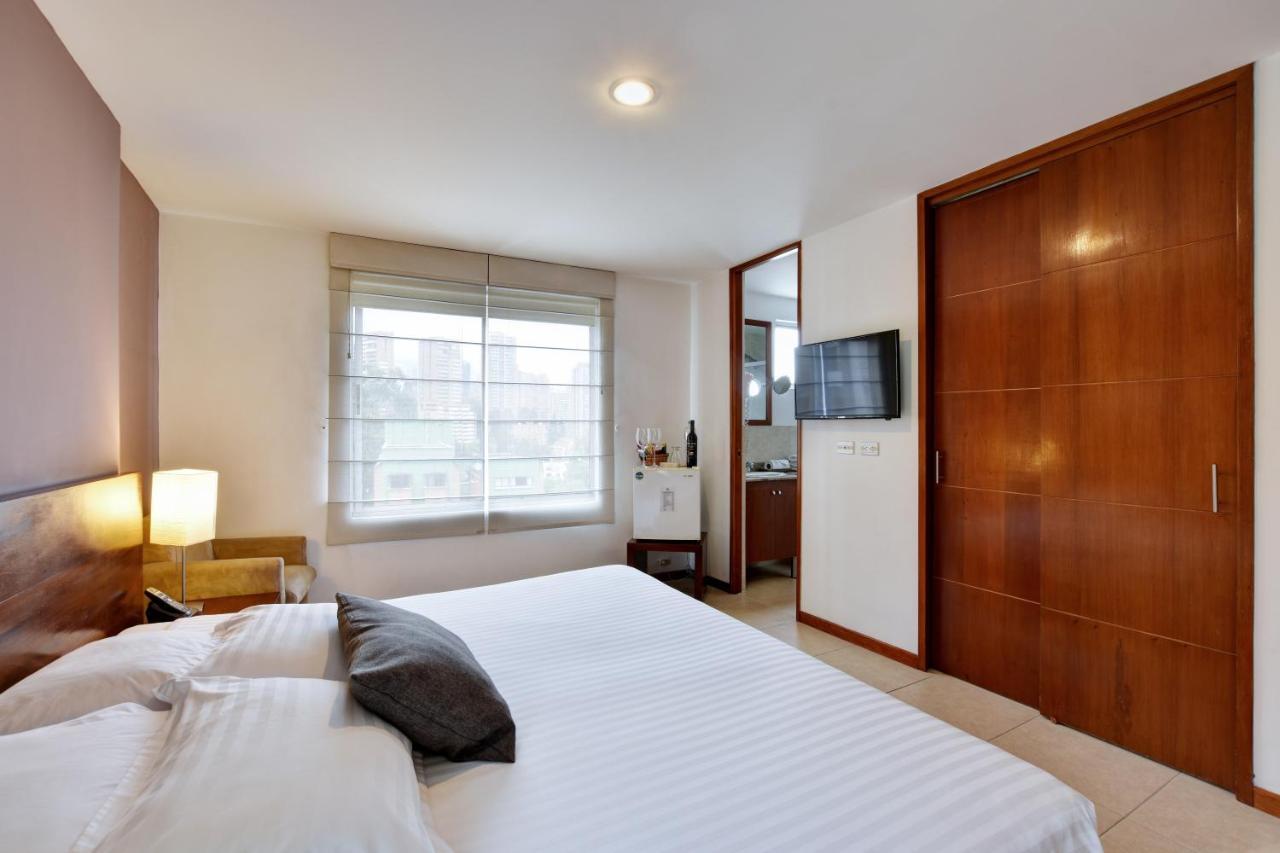 Cyan Suites Poblado By Mde Bnb Medellín Extérieur photo