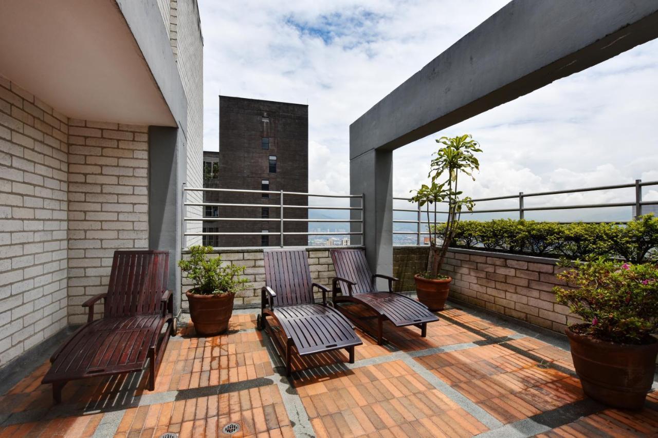 Cyan Suites Poblado By Mde Bnb Medellín Extérieur photo