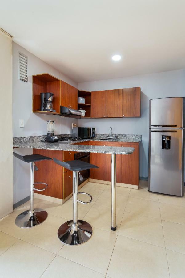 Cyan Suites Poblado By Mde Bnb Medellín Extérieur photo