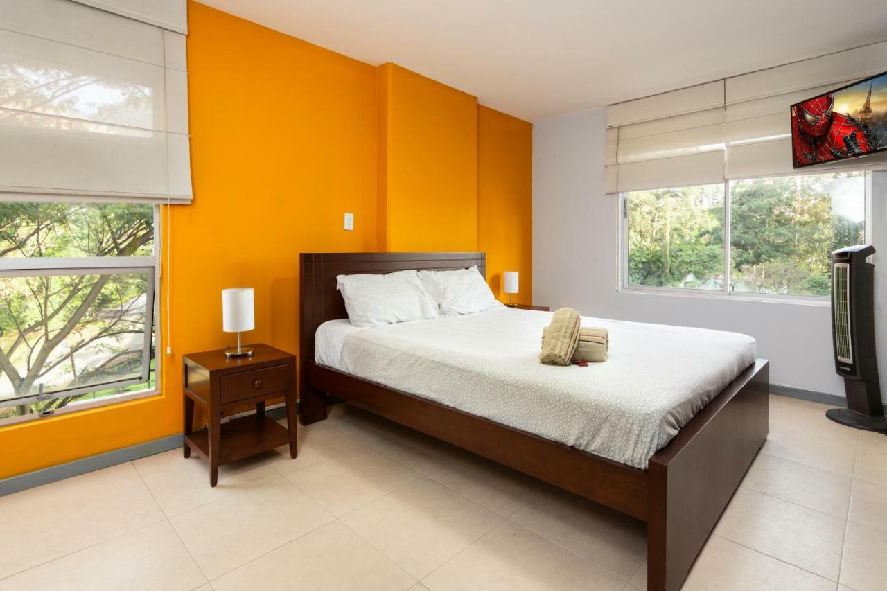 Cyan Suites Poblado By Mde Bnb Medellín Extérieur photo