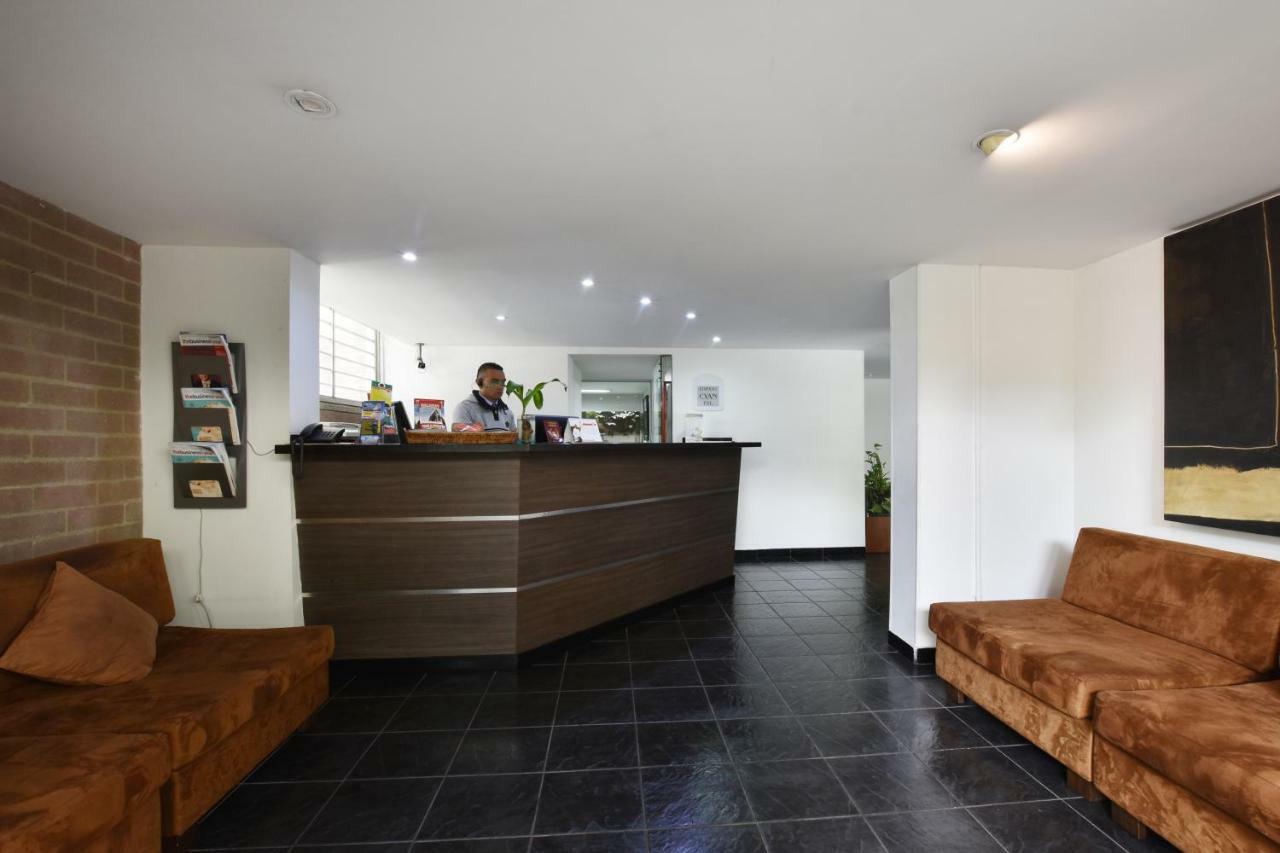 Cyan Suites Poblado By Mde Bnb Medellín Extérieur photo